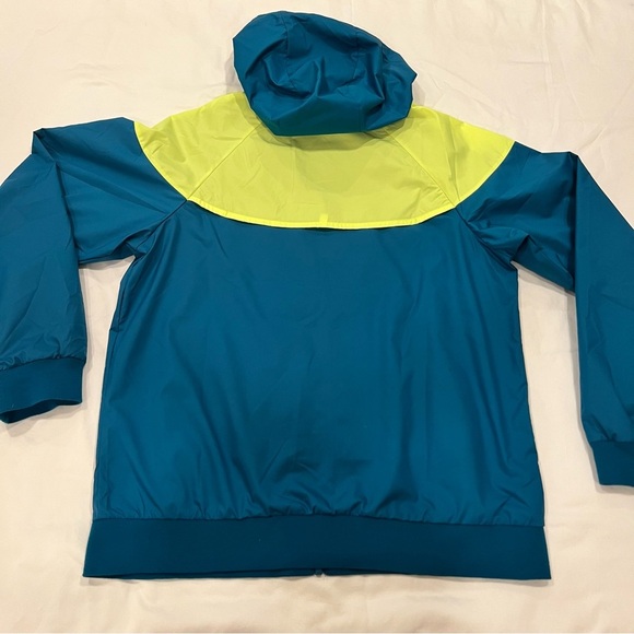 Nike | Windbreaker | Youth Size X-Large | Excellent like new condition. - Picture 5 of 12